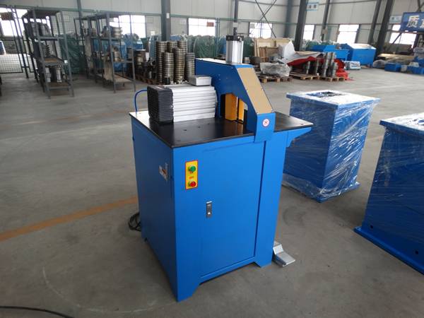 A set of pneumatic hose cutting machine in the warehouse.