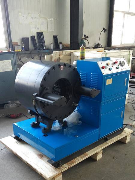 A blue large caliber hose crimping machine (type K).